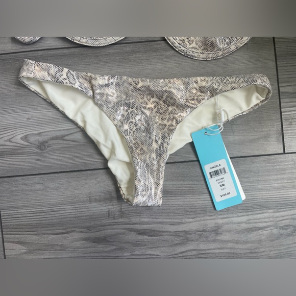 Beach Bunny Angela Skimpy Bottom - Shiny Leopard - Picture 4 of 6